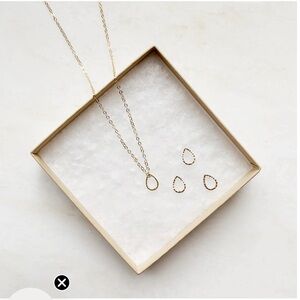 Teardrop Keeper Necklace
